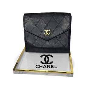 🔥CHANEL Black Quilted lambskin wallet